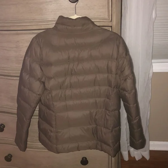 Lands End featherlight down jacket. - Picture 3 of 8